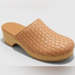 UNIVERSAL THREAD Magnolia Wood Block Heel Clog